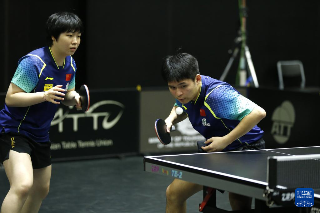 莱昂纳德与 莱昂纳德与