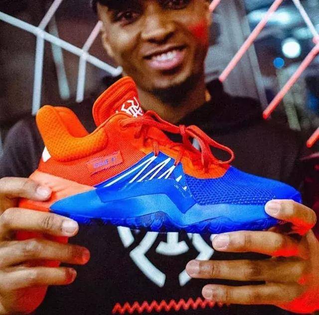 禁区前沿的 禁区前沿的